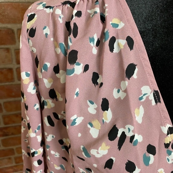 Ladies size Small top, Light material for all occasions! - Picture 4 of 7